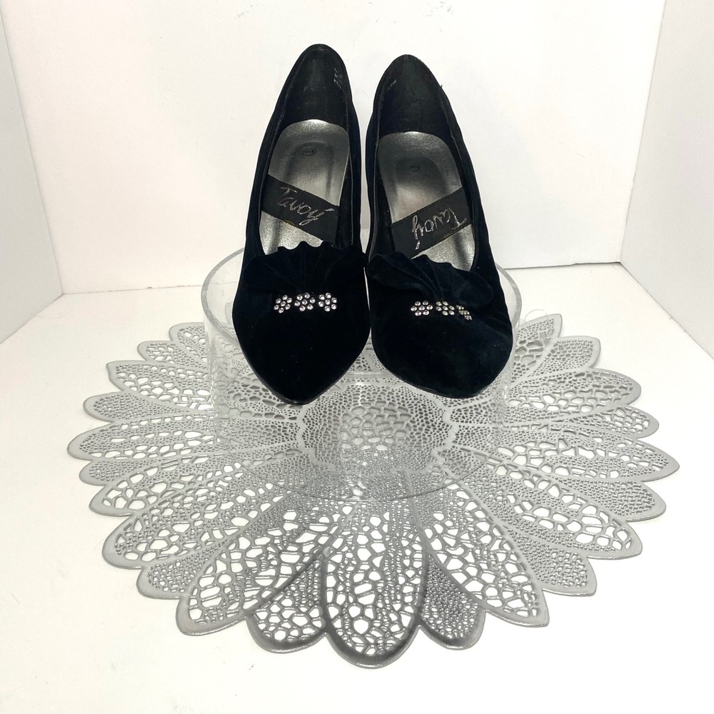 Vintage Tavoy Blk Velvet Rhinestone Pleated Fan Pointed Toe Stiletto Pumps Heel